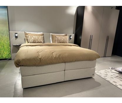 Luxe boxspring met royaal hoofdbord vlak