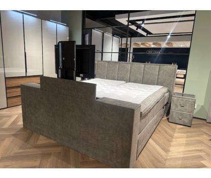Royale boxspring elektr. verstelbaar met voetbord met tv lift