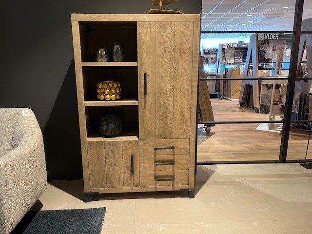 Half hoge kast eikenhout br:100xh:160xd:45 cm
