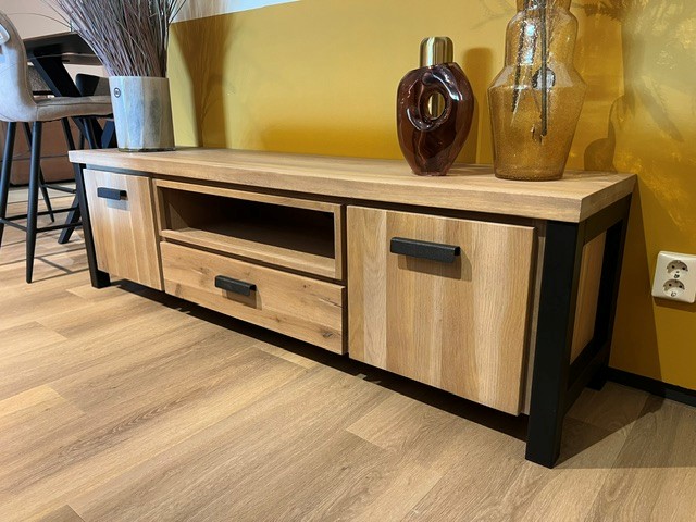 Industrieel Eiken TV-Meubel (170 cm) – VAN € 819,- VOOR €499,-