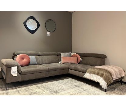 Moderne bank met relaxfunctie en verstelbare hoofdsteunen