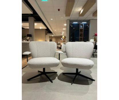 Set van twee moderne fauteuils in lichte stof