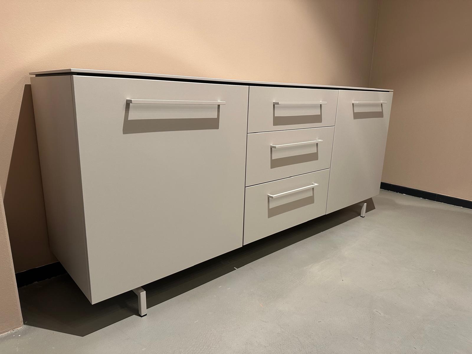 Modern Royaal Dressoir (242 cm) – VAN €969,- VOOR €699,-