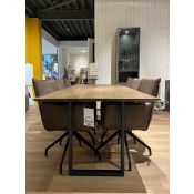 Robuuste eikenhouten eettafel 240x100 cm.