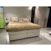 Luxe boxspring met royaal hoofdbord vlak