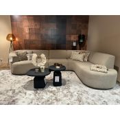 Elegante bank met ronde vormen in teddy stof