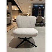 Moderne fauteuil in lichte stof
